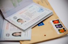 Які документи для отримання посвідки на проживання в Україні?